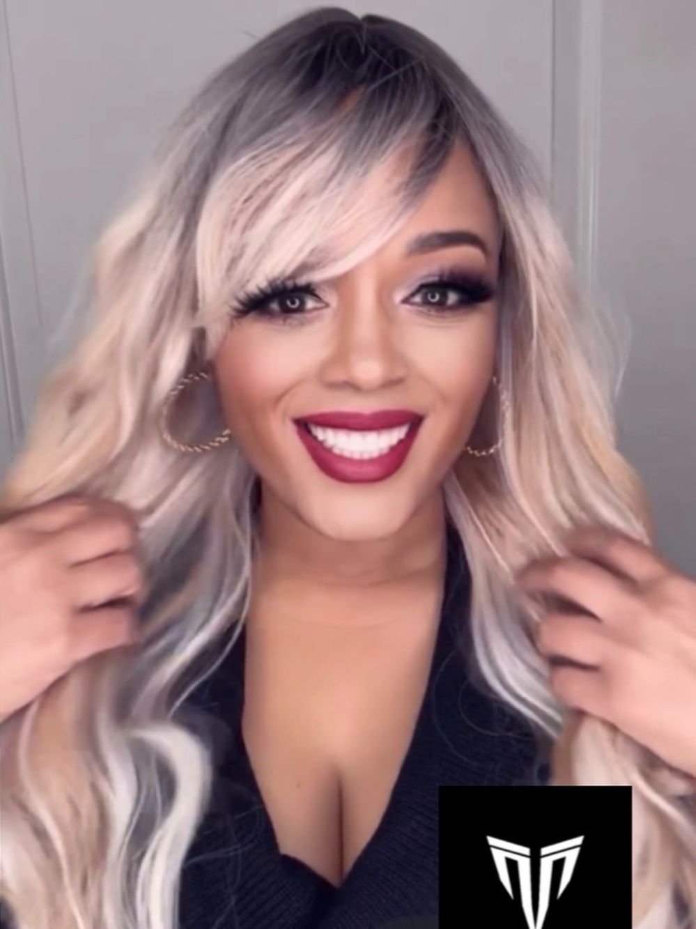 Blonde Ombre Women’s Wig with Side Bangs - Stylish Blonde Blend